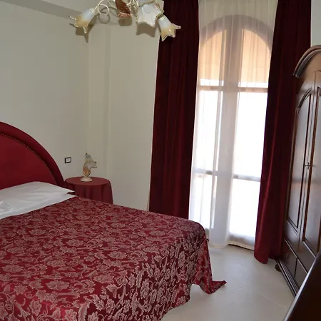 Porto Azzurro Giardini Naxos