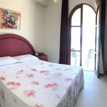 Готель Porto Azzurro