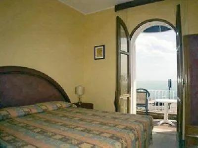 Porto Azzurro Готель 3*