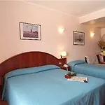 Porto Azzurro Hotell 3*