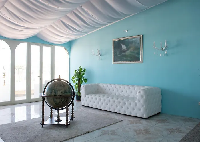 Porto Azzurro מלון 3*