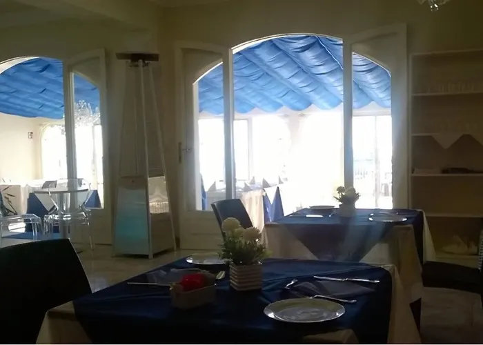 Porto Azzurro מלון 3*