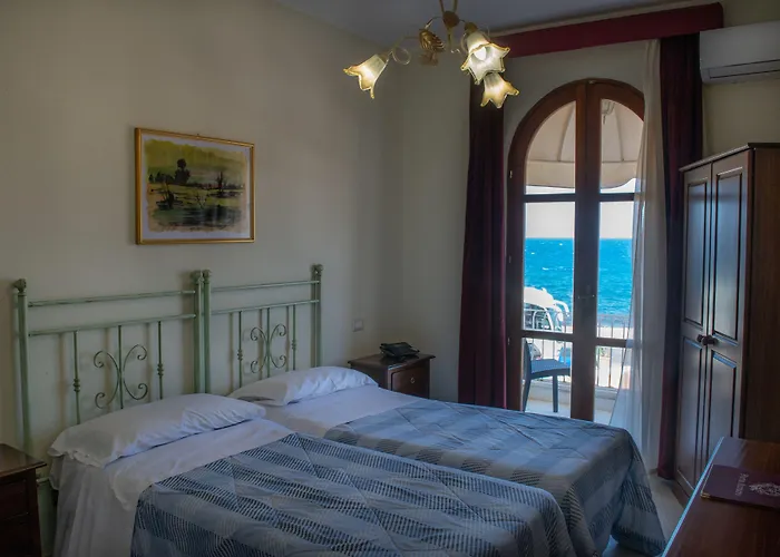 Porto Azzurro Hotel Giardini-Naxos
